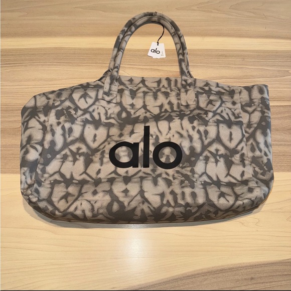 ALO Yoga Handbags - NWT Alo Yoga Shopper Tote Grey tie-dye One Size Like New